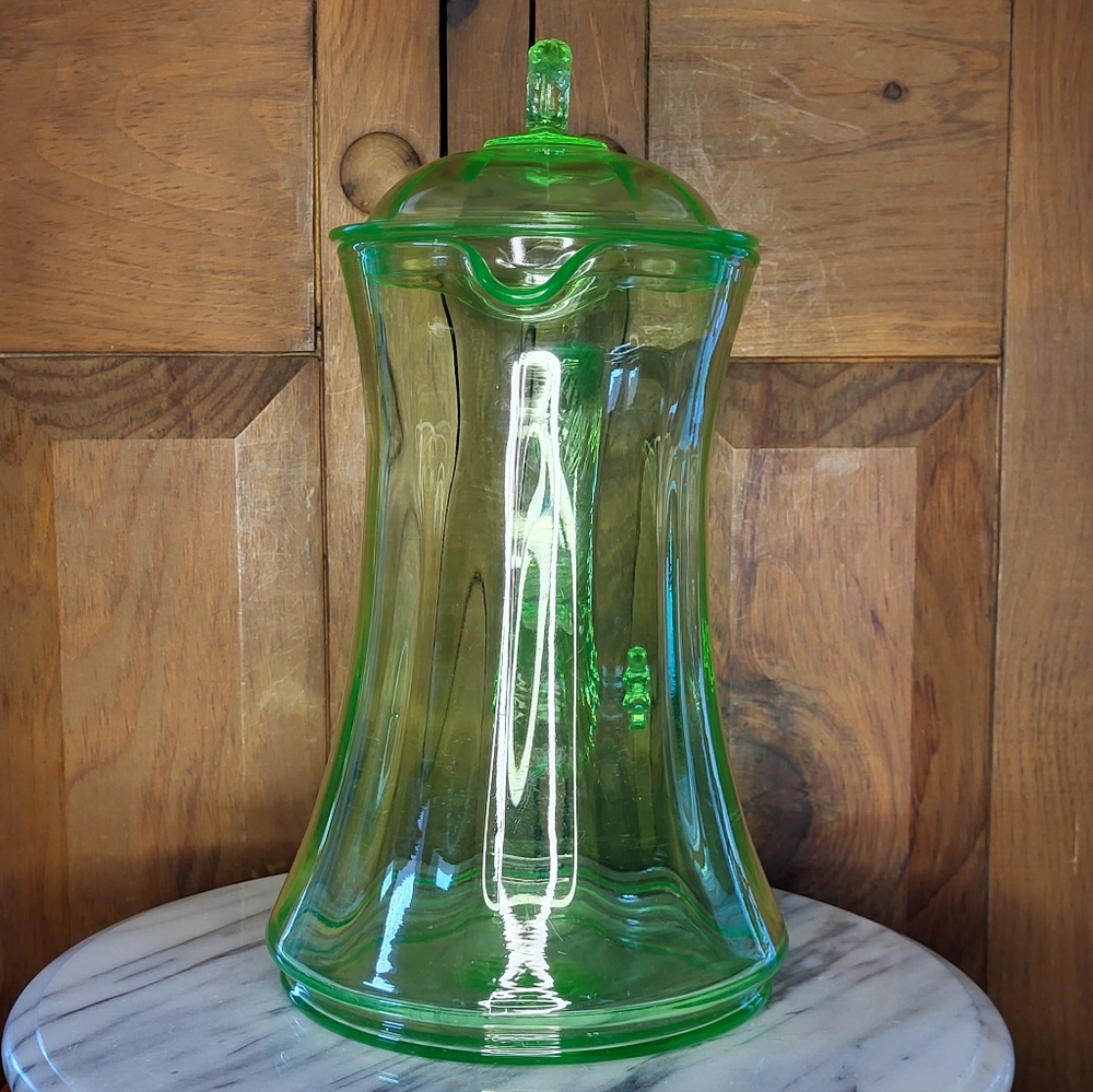 Vibrant Green Glass Pitcher - Picture 12 of 17